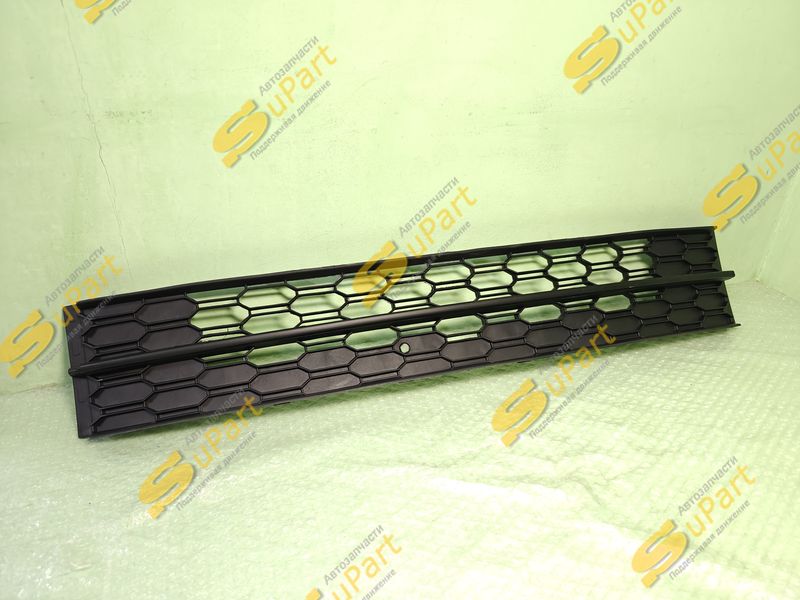 Решетка переднего бампера Skoda Octavia (2017-2020) нижняя центральная / SAT